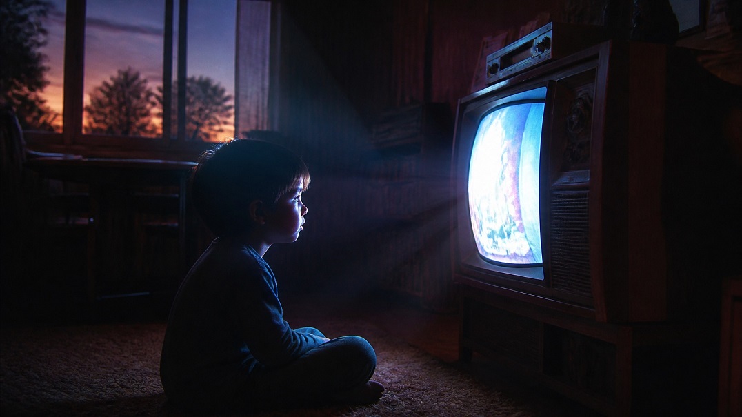 sitting too close to tv hurts eyes